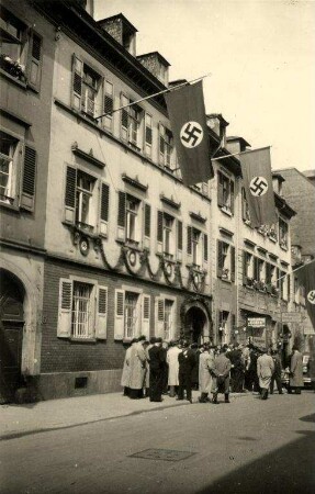 Nationalsozialismus - Kundgebungen, Feiern, Festtage. Adlerstraße 24, Firma Fiebig (Arzneimittel)