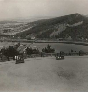 Porta Westfalica. Blick vom Wittekindsberg über die Weser