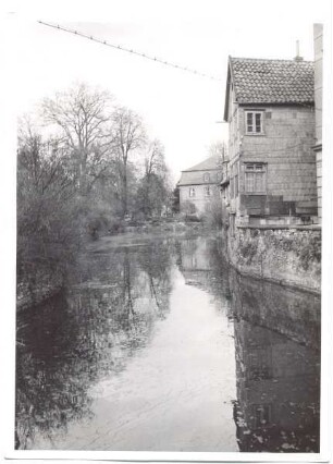 Schlossgraben, Blick Richtung Dikasterialgebäude. Rückfront einzelner Häuser der Bruchstraße. Papierabzug. Fritz Ostmann