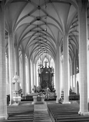 Bautzen. Dom St. Petri (1213/1221). Mittelschiff. Blick von der unteren West-Empore nach Ostsüdosten