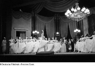 Szenen aus der Oper "Eugen Onegin" von Pjotr Iljitsch Tschaikowski in der Deutschen Staatsoper