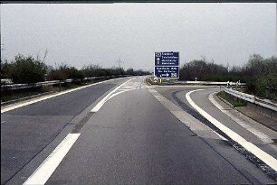 Einfahrt in Kreisel Nordost (Heilbronn Richtung Mannheim) von Nebenfahrbahn Ost (Heilbronn Richtung Kaiserslautern)