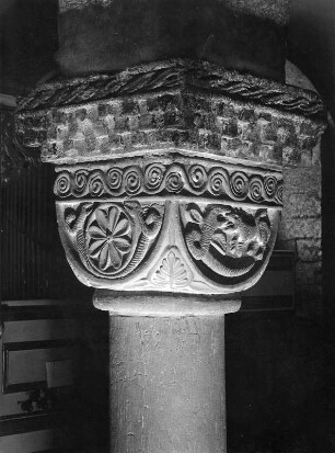 Bremen. Dom Sankt Petri . Ostkrypta (1050/1068 und 1187). Kapitell der nordöstlichen Säule (nach 1129)