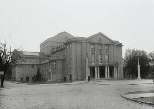 Stralsund, Theater : Stralsund. Theater (1913 begonnen; C. Moritz)