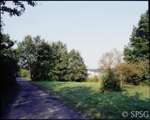 Potsdam, Neuer Garten, Blick vom Park (ehemaliger Grenzanlagenzaun) zur Meierei.
