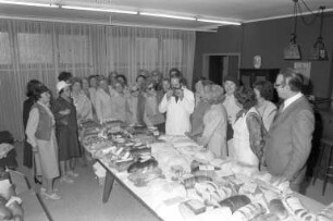 Deutscher Hausfrauenbund Ortsverband Karlsruhe. Einladung der Bäcker- und Konditoreninnung Karlsruhe in das Bäko-Backstudio