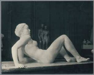 Liegende Frau II, 1939/41, Gips