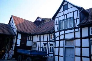 ehemalige Wassermühle an der B 7 nach Langensalza; verwinkelte Fachwerkgebäude