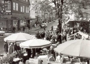 Marktplatz mit Blick in Richtung Hotel Lippischer Hof. Detmold. Marktplatz