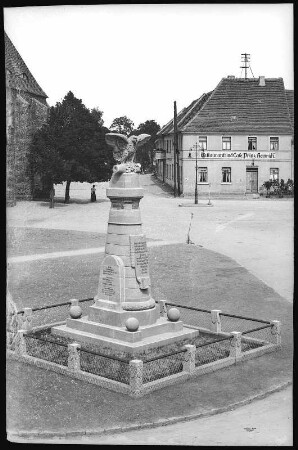 Dommitzsch. Kriegerdenkmal und Restaurant Prinz Heinrich