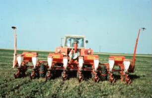 Fotografie: Säverfahren, Einzelkornsaat, Mais, Mulchsaat, Reihendüngung