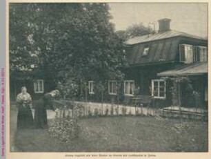 Selma Lagerlöf mit ihrer Mutter im Garten ihres Landhauses in Falun