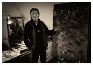 RAIMUND FRIEDRICH IN SEINEM ATELIER