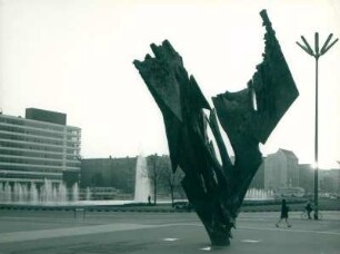 Ernst Reuter Platz mit Plastik Die Flamme von Prof. Bernhard Heiliger