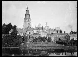 Zutphen, Niederlande. Stadt mit Walburgiskerk (Walburgiskirche)
