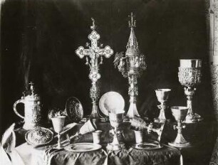 Kirchenschatz von Heltau (Goldschmiedearbeiten) : Kirchenschatz von Heltau (Goldschmiedearbeiten). Hermannstadt: Bruckenthal'sches Museum