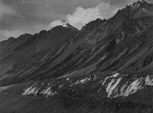 Gebirgszug : Ein Gebirgszug im Tian Shan Hochgebirge