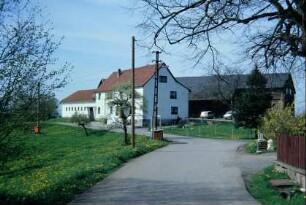 großer, renovierter Bauernhof mit Stallungen und Scheune