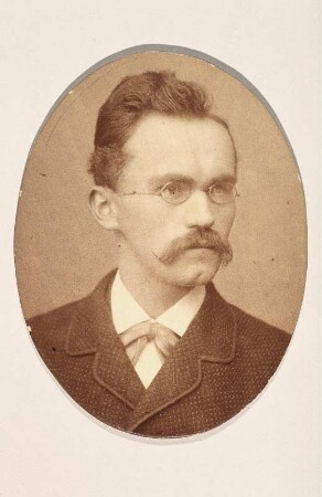 Porträt Hermann Schreiber : Foto-/Bildersammlung Stenografische Sammlung. Porträt Hermann Schreiber. Photographie (um 1885; O. Graf). Dresden: SLUB P a 0203