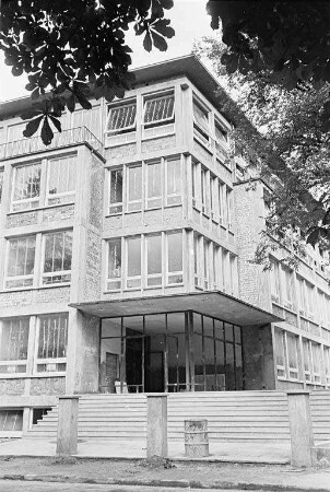 Neubau des Mädchengymnasiums St. Dominikus.