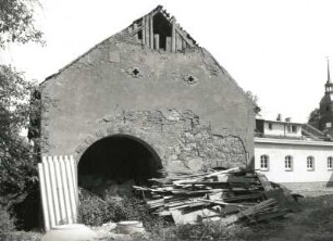 Medingen, Dorfstraße 4. Gehöft (nach 1800). Giebelansicht der Scheune