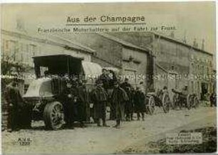 Französische Soldaten mit Lafetten und Lastwagen auf dem Weg an die Front in der Champagne