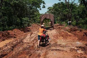 Anderswo. Allein in Afrika