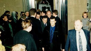 Demonstration bei der Philipp Holzmann AG und Besuch von Bundeskanzler Gerhard Schröder, 24.11.1999
