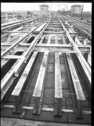 Fichtenberg: Bahnbrücke, Gleise, Baustelle