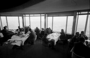 Stuttgart, Degerloch: Restaurant Fernsehturm, innen