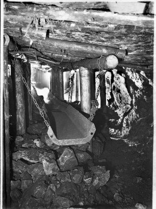Carolaschacht. Aufgehängte Schüttelrutsche auf der ½18-Sohle : Freital-Döhlen. Carolaschacht. Aufgehängte Schüttelrutsche auf der ½18-Sohle