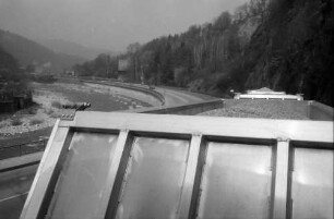 Gernsbach: Containerzug auf Fahrt durchs Murgtal