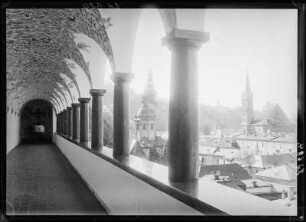 Österreich, Salzburg. Stadtteilansicht mit Stiftskirche St. Peter