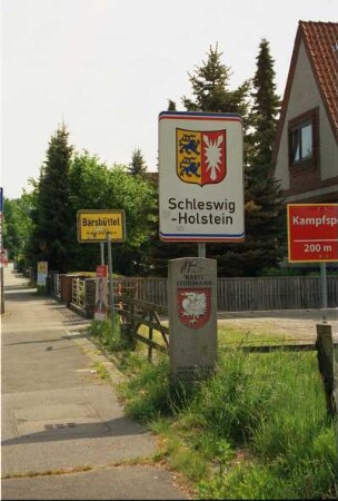 Hauptstrasse: Ortseingangsschild aus Richtung Hamburg