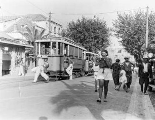 Dubrovnik, Straßenszene mit Straßenbahn