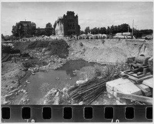 Dresden. Eintreffen der geladenen Gäste zum Festakt des Wiederaufbaus der Semperoper. Blick zum Landtagsgebäude