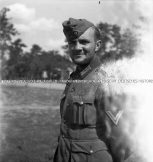 Porträt eines deutschen Soldaten in Uniform