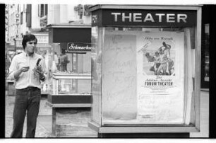 Kleinbildnegativ: Forum Theater, 1975