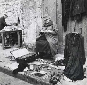 Ohne Titel (Marché aux puces à Paris)