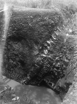 Schürfgraben : Überfluteter Schürfgraben einer Mine bei Kwiguta.
