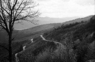 Trois Épis: Serpentinenstraße und Blick ins Münstertal, von den Drei Ähren aus