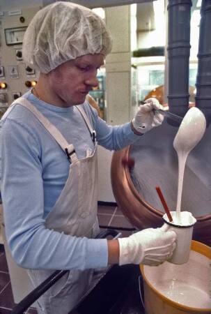 ASTA-Werke, pharmazeutische Produktion, in Halle-Künsebeck, 1984 Hier: Fertigung der Rezepturen für Medikamente