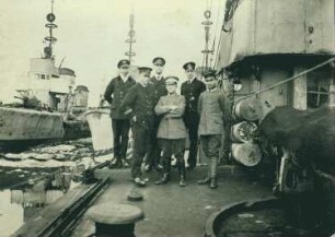 Offiziersgruppe auf Schiff