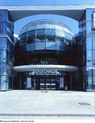 Dresden-Altstadt, Wiener Platz 10. Kugelhaus (2004-2005, S. Langner v. Hatzfeld)
