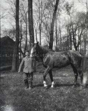 Soldat mit Pferd