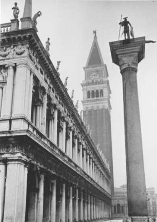 Italien. Venedig. Markusplatz. Marmorstatue des Heiligen Theodor; aufgenommen 1938