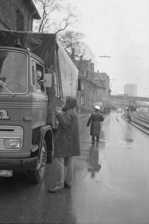 Verkehrsbefragung des Stadtplanungsamts zum Lastwagenverkehr beim Karlsruher Rheinhafen