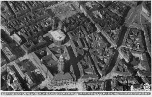 Dresden-Altstadt. Neues Rathaus, Kreuzkirche, Altmarkt und Umgebung. Luftbild-Schrägaufnahme von Südost