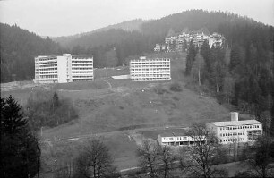 Todtmoos: Sanatorium Wehrawald von der gegenüberliegenden Bergseite
