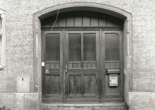 Radeburg, Dresdner Straße 19. Wohnhaus (um 1905). Tordurchfahrt